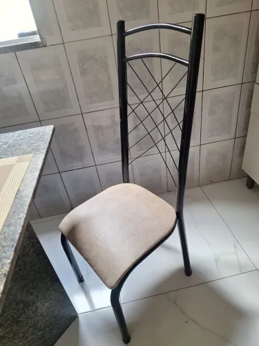 Vende-se mesa c/4 cadeira tampo e pé de mármore sem defeito