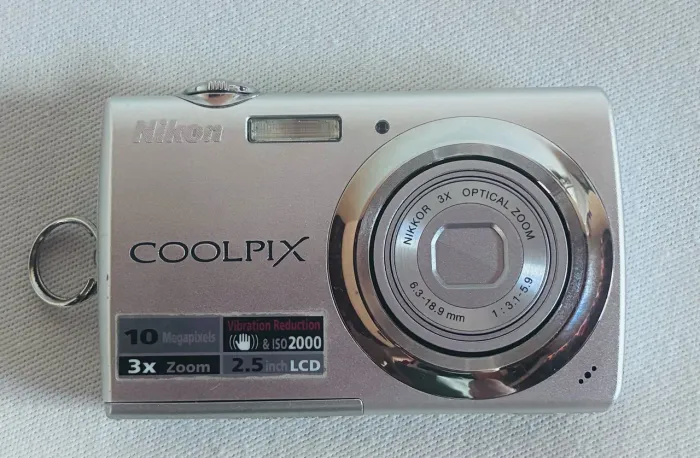 CÂMERA NIKON COOLPIX ? COM DEFEITO