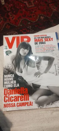 Revista ViP edição especial "As 100 mulheres mais sexy de 2003 com Daniela Cicarelli em 1º