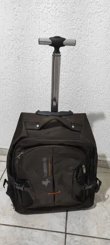 Mochila grande com rodinhas e puxador