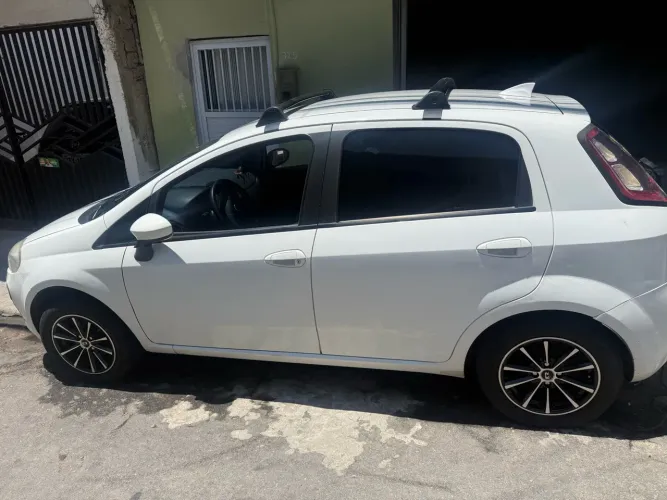 Fiat Punto Attractive 1.4 Fire Flex 8V 5P 2014