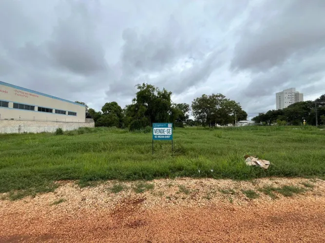 VENDE-SE LOTE COMERCIAL COM EXCELENTE LOCALIZAÇÃO POR R$ 400.000,00