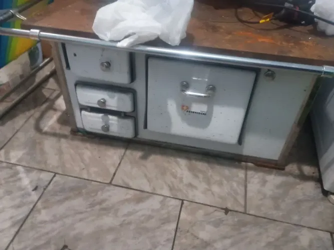 Vendo fogão a lenha