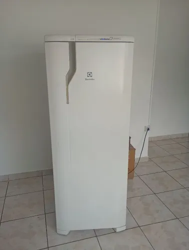 Geladeira Eletrolux turbo Frost Free funcionando