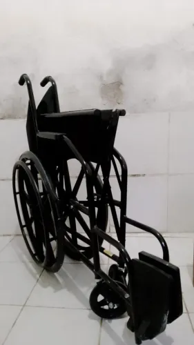 Cadeira De Rodas Dobravel Compacta Confortavel Aço 100kg (SEMINOVA)
