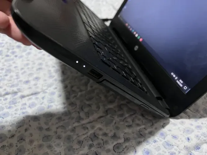notebook HP com carregador