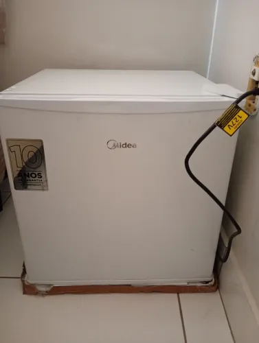 Frigobar Midea 45litros