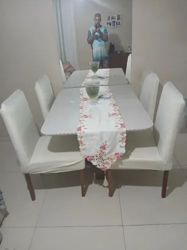 Mesa quadrada de jantar
