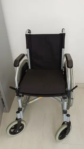 Cadeira de rodas nova 