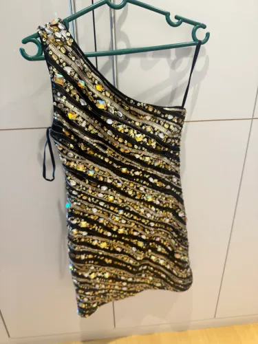 Vestido de festa curto todo bordado