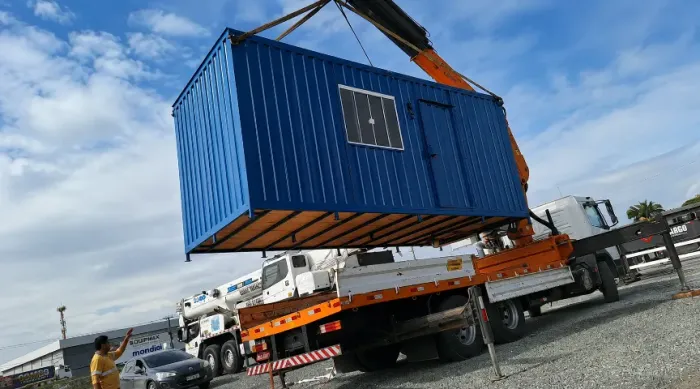 Container 20 pés 6m escritório com banheiro
