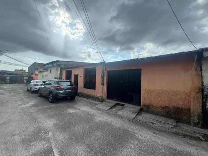 VENDE-SE CASA NO UNA PRÓXIMO DA HAVAN NA AUG. MONTENEGRO