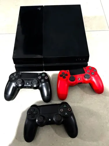 PS4 SONY model CUH-1115A COM 3 CONTROLES