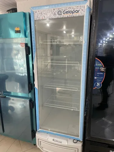 NZ. Freezer vertical porta de vidro 577 litros GELOPAR