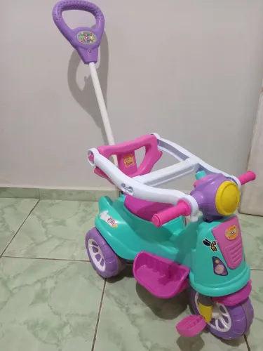 Vendo triciclo infantil carrinho pra passeio