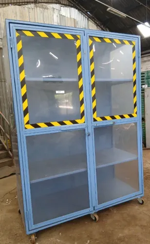 ARMÁRIO COM 2 PORTAS, 4 NÍVEIS DE PRATELEIRA COM RODINHAS