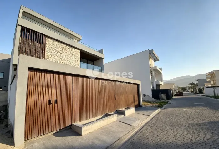 Casa Triplex 3 quartos, três suítes em Condomínio de luxo no Recreio dos Bandeirantes