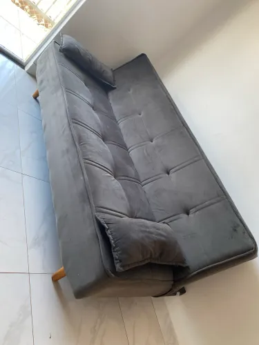 Sofá retrátil vira cama 