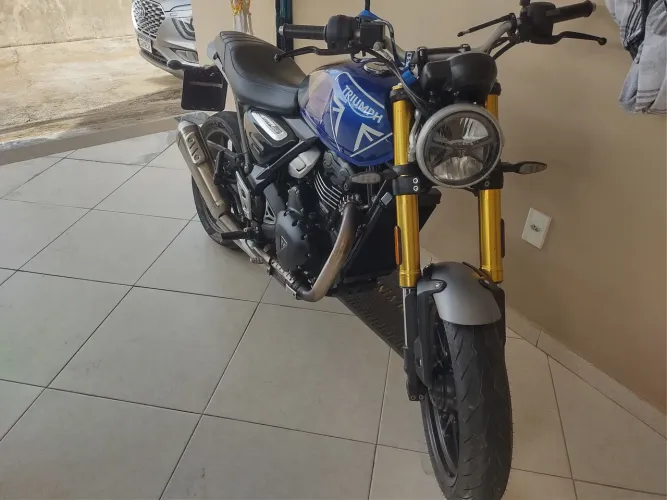 Vendo Triumph 400cc ou troco. Menor valor