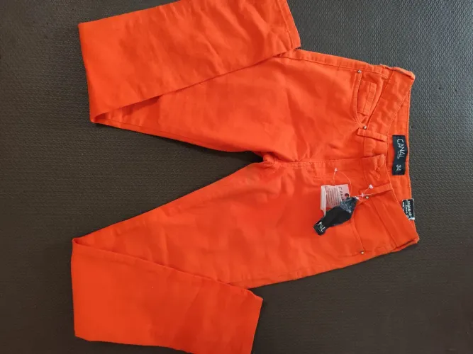 Calça da marca Canal