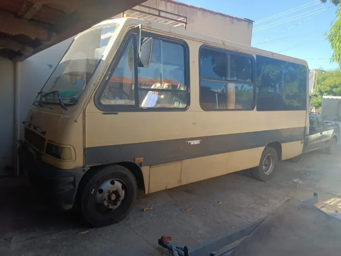 Microônibus Mercedes 710 motorhome ou carga
