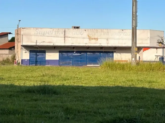 ALUGA-SE GALPÃO COMERCIAL DE 600 M² NO RESIDENCIAL VEREDAS DOS BURITIS