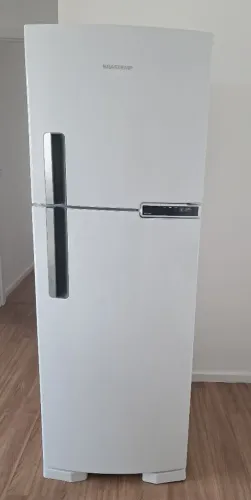 Geladeira Brastemp 375 Lt. Pouquíssimo tempo de uso. Praticamente nova.