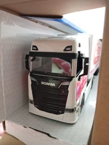 Scania s 770 v8 burago diecast 1/43