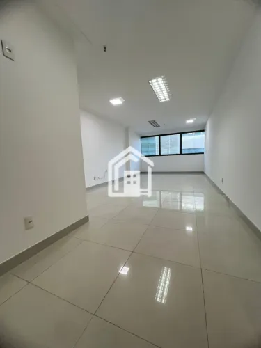 Sala comercial no Hangar, Paralela.