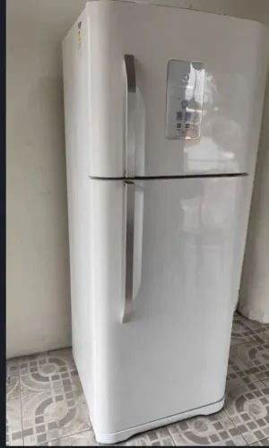 Geladeira Electrolux Frost Free funcionando