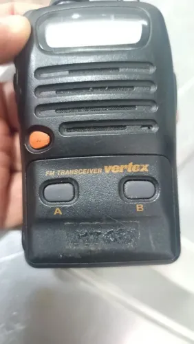 Vendo rádio Ht VX 10