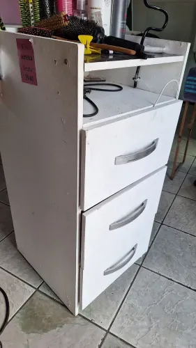 Carrinho auxiliar de salão