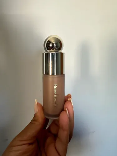 Contorno líquido rare beauty soft pinch - GENTLE