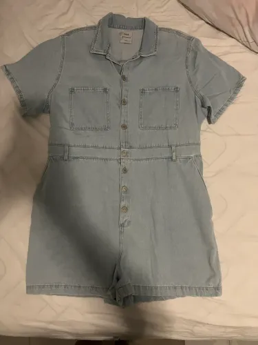 Macaquinho jeans plus size