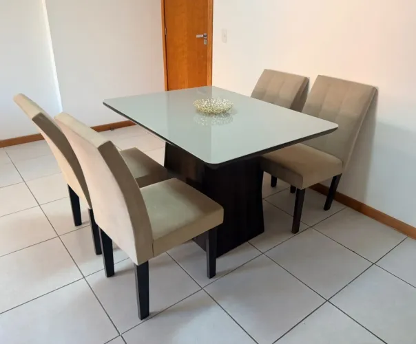 Mesa em Mdf Laqueada 4 lugares