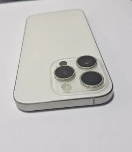 IPHONE 15 PRO 256 GB BRANCO , EXCELENTE ESTADO DE CONSERVAÇÃO.