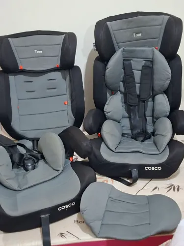 Cadeirinhas de segurança  que vira assento para carro 200,00 cada.
