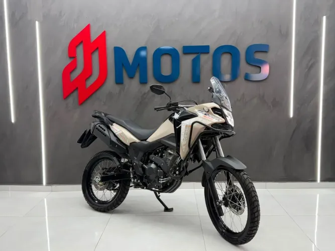 XRE 300 300 SAHARA ADV BEGE 2025/2026