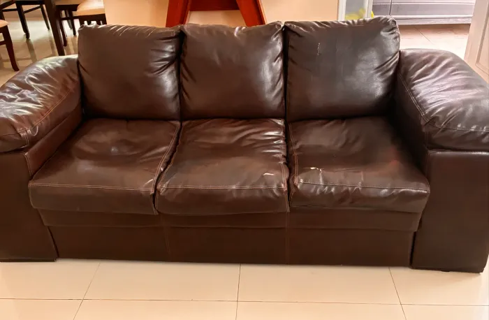 Sofá 3 e 2 lugares courino