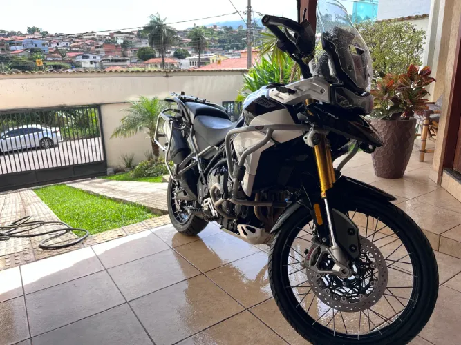 Triumph Tiger Rally Pro - 2022 - 14.104KM - sem detalhe.