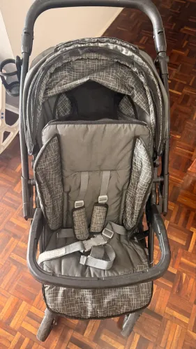 Carrinho de bebê marca buriguoto semi novo o mais completo 