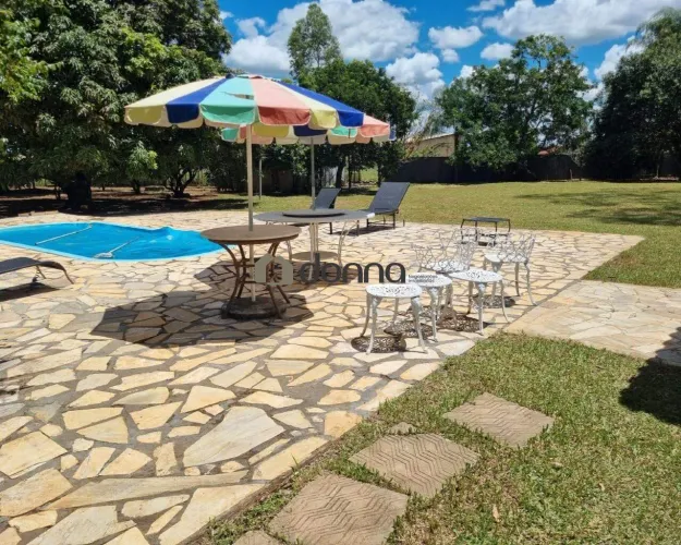 Chácara à venda em Uberaba (Bairro Santa Fé, Sul) com piscina, 7 quartos e segurança 24h