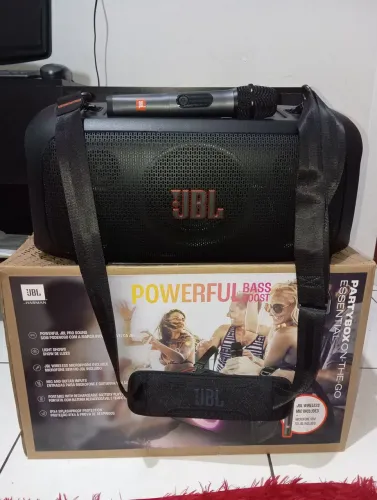 CAIXA DE SOM JBL POWERFUL BASS BOOT
