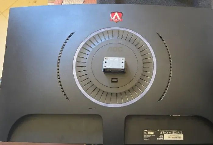 Monitor AOC Agon 32 polegadas.