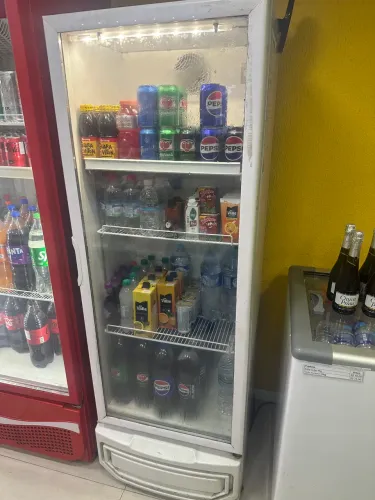 Geladeira vertical expositora Gelopar 414 litros refrigerado 
