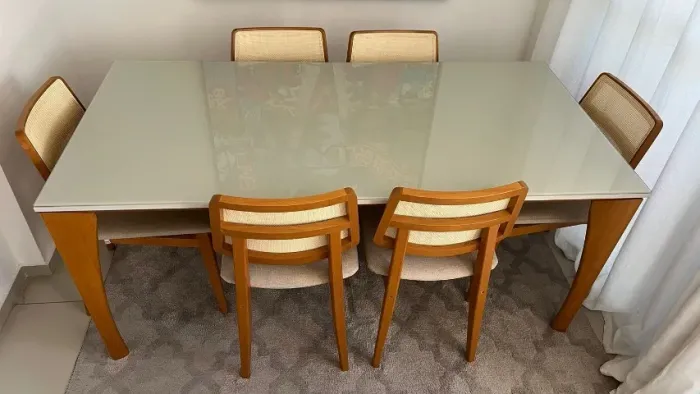 Conjunto de mesa e 6 cadeiras comprados na Jacaúna Móveis
