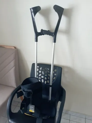 Bota Ortopédica e Par de Moletas