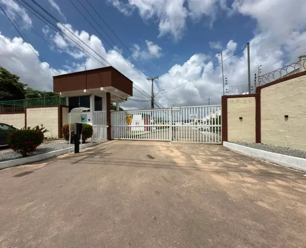 Alugo CASA em condomínio fechado, com 3 quartos no Araçagy