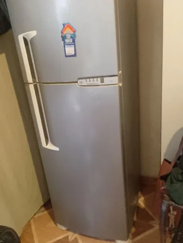 Vendo geladeira 400