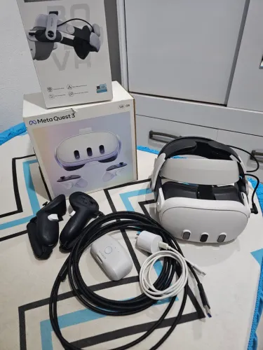 Vendo Meta Quest 3 em perfeito estado! VR de última geração com ótimo custo-benefício.